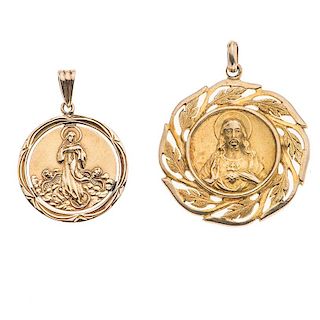 Dos medallas en oro amarillo de 10K. Imagenes del Sagrado corazon de Jesús y Virgen. Peso: 9.0 g.
