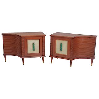 FRANK KYLE & PEPE MENDOZA. Años 50. Par de mesas de noche. Elaboradas en madera tallada de caoba, latón y turquesa. Piezas: 2