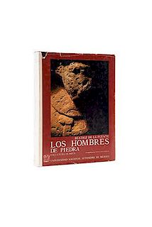De la Fuente, Beatriz. Los Hombres de Piedra. Escultura Olmeca. México: UNAM, 1984. Ilustrado con láminas.