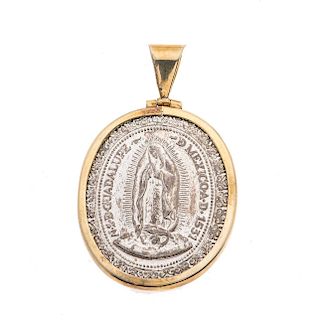 Medalla plata .925 y bisel oro amarillo de 10k. Imagen Virgen de Guadalupe. Peso: 20.3 g.