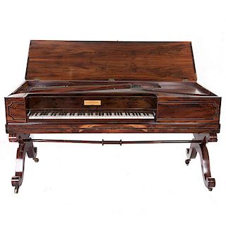 Piano cuadrilongo. Francia. Siglo XX. Marca Ignace Pleyel & Company. Con estructura en madera tallada. Con chambrana en "H".