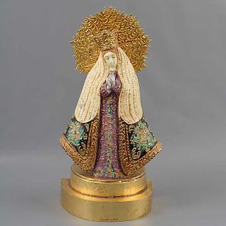Ricardo Cortés. Virgen de la Soledad. Fechado 2001.  En talla de madera policromada. Decorada con esmalte dorado.