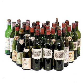 Botellas vacias de Vino Tinto Francés. Château Lafite. Cosecha 1945. Château Montrose. 1945. Total de Piezas: 30.