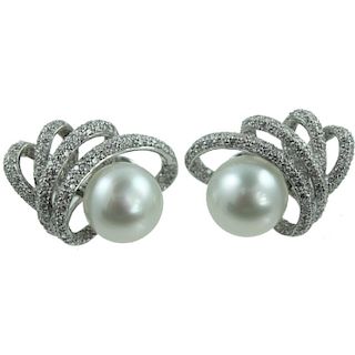 Very Fine 18 Karat White Gold Pearl Earrings