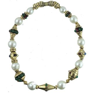 A Ladies 14 Karat Yellow Gold Pearl Necklace