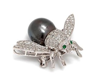An 18 Karat White Gold, Cultured Tahitian Pearl, Diamond and Emerald Bee Brooch, 7.40 dwts.