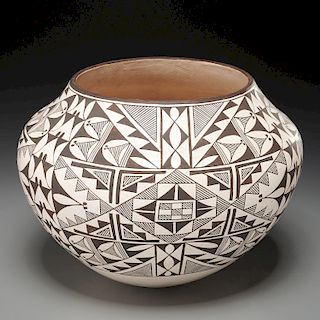 Grace Chino, Pueblo pottery olla