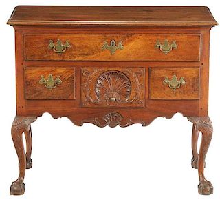 Fine American Chippendale Walnut Dressing Table