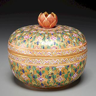 Chinese Islamic Export porcelain lidded bowl