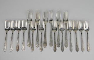 Set of 18 Lunt sterling silver forks