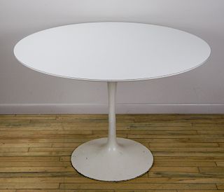 Knoll Saarinen white tulip base dining table