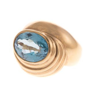 A Ladies Blue Topaz Ring in 14K Gold