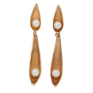 MODERNIST FRESHWATER CULTURED PEARL & YELLOW GOLD DROP EARRINGS 