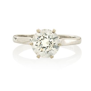 DIAMOND & WHITE GOLD SOLITAIRE ENGAGEMENT RING