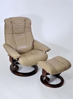 Ekornes USA Live Small Classic Chair w Footstool