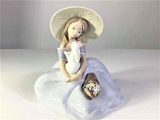 Lladro "Bunny Kisses" Porcelain Figure