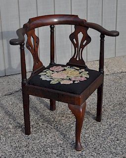 English Queen Anne Mahogany Corner Chair