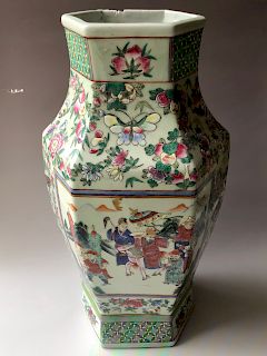 A BIG CHINESE ANTIQUE FAMILLE-ROSE VASE