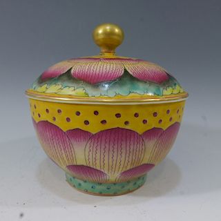 CHINESE FAMILLE ROSE COVER BOWL - QIANLONG MARK
