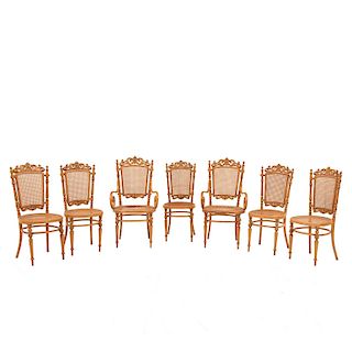 Juego de sillas y sillones. Siglo XX. Estilo Austriaco. Elaboradaas en madera tallada con bejuco entretejido. Piezas: 7