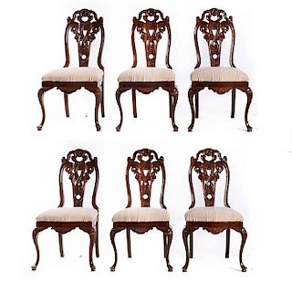 Lote de 6 sillas. Siglo XX. En talla de madera enchapada. Con respaldo semiabierto, asiento de tela color beige y soportes semicurvos.