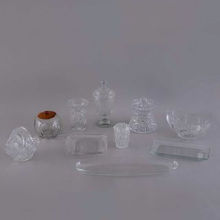Lote de cristalería. Siglo XX. Elaborados en cristal cortado y de pepita. Diseños facetados, lisos y orgánicos. Piezas: 10