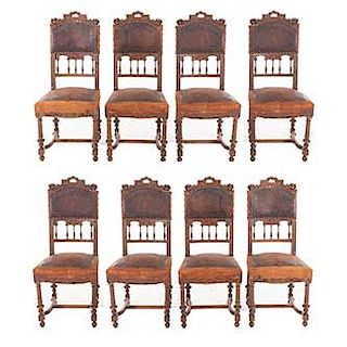 Lote de 8 sillas. Francia. Siglo XX. En talla de madera de nogal. Con respaldos semiabiertos y asientos de piel color marrón.