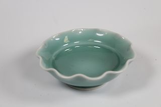 Chinese Porcelain Scalloped Rim Bowl, Signed