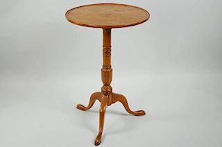 Queen Anne Style Dish Top Maple Candlestand