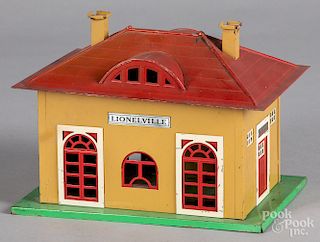 Lionel tin train station
