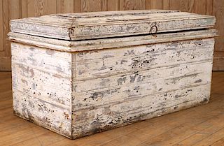 RUSTIC PAINTED PINE LIFT LID TRUNK CIRCA 1900