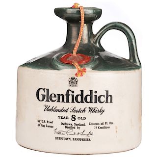 Glenfiddich. 8 años. Unblended Scotch Whisky. Presentacion de colección en jarra de ceramica.