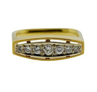 18k Gold Diamond Square Shank Ring 