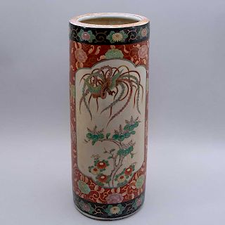 Paragüero. Japón, siglo XX. Elaborado en cerámica policromada. Con cartelas decoradas con faisanes y motivos orgánicos.