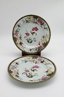 PAIR OF EXPORT FAMILLE ROSE DISHES, QIANLONG PERIOD