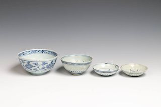 GROUP OF FOUR BLUE AND WHITE BOWLS, MING