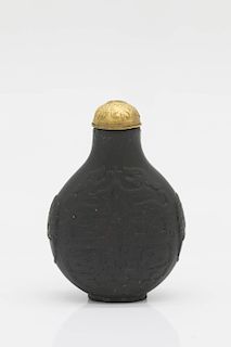RARE CHINESE DUAN STONE ARCHAIC DRAGON SNUFF BOTTLE GOLD LID, 18TH CENTURY IMPERIAL QIANLONG WORKSHOP 1740-1800