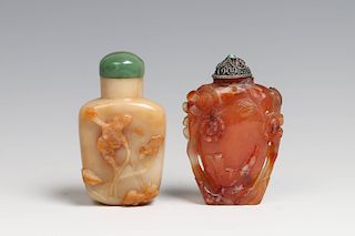 TWO AGATE CARVED SNUFF BOTTLES, QING DYNASTY