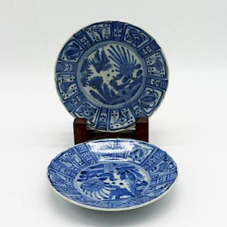 PAIR OF BLUE AND WHITE KRAAK DISHES, MING DYNASTY