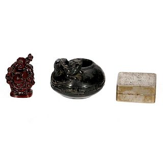 Lot of three Chinese desk objects,