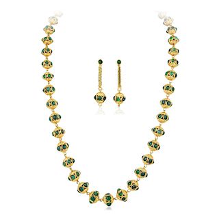 A High Karat Gold Indian Necklace and Earrings Set