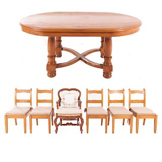 Comedor. Siglo XX. En talla de madera. Consta de: Mesa, 5 sillas y sillón.