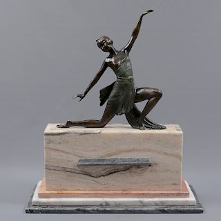 Después de Demetre Haralanmb Chiparus. (Rumania, 1886-Francia, 1947) Bailarina. Estilo Art Decó. Elaborada en bronce patinado.