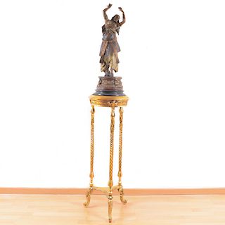 Odalisca con pedestal. Siglo XX. Elaborados en metal policromado y talla de madera dorada. Odalisca con vestimenta típica de la región.