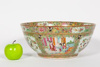 Large Chinese Rose Medallion Centerpiece Bowl