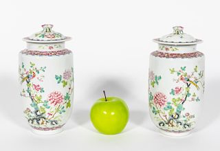 Pair, Chinese Export Lidded Porcelain Urns