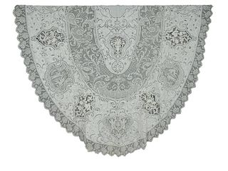 OVAL MIXED LACE TABLECLOTH, EARLY 20th C.