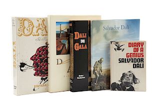 Déon, Michel / Descharnes, Robert / Maddox, Conroy / Gómez de la Serna, Ramón. Libros sobre Salvador Dalí. Piezas: 5.