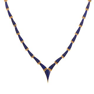 A Ladies Inlaid Lapis Lazuli Necklace in 18K