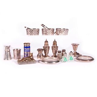 A lot of 17 small silver plate items.